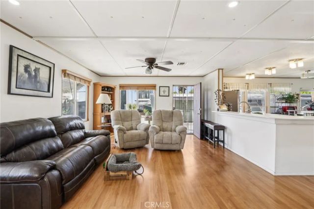 16079 Yarnell C27, Sylmar, CA 91342