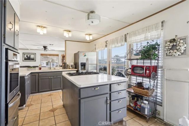 16079 Yarnell C27, Sylmar, CA 91342