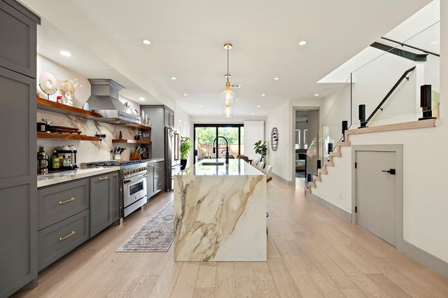 1008 Willow ST, Austin, TX 78702