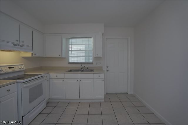 1193 S Alhambra CIR, Naples, FL 34103