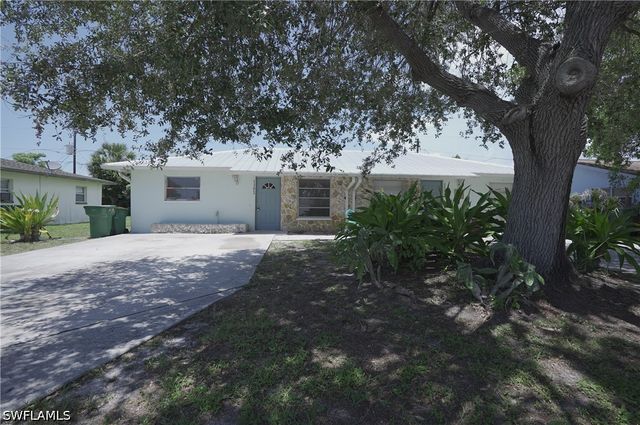 1193 S Alhambra CIR, Naples, FL 34103