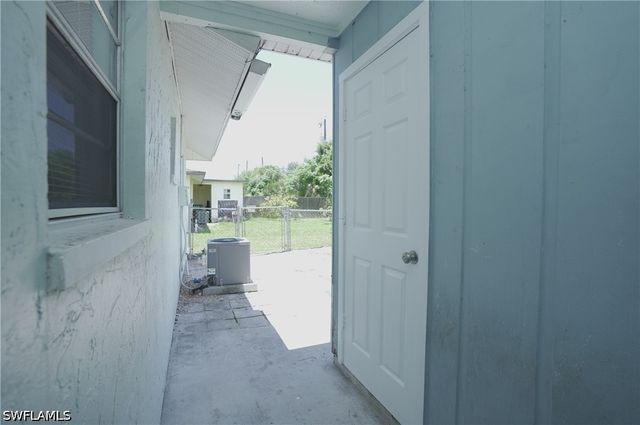 1193 S Alhambra CIR, Naples, FL 34103