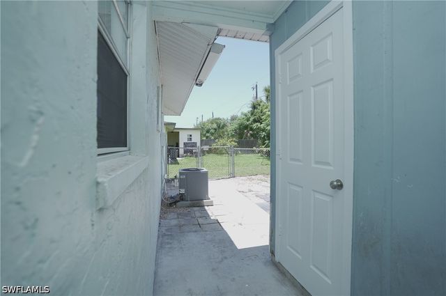 1193 S Alhambra CIR, Naples, FL 34103