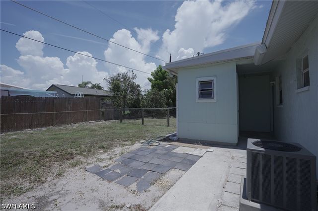 1193 S Alhambra CIR, Naples, FL 34103