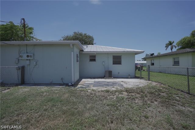 1193 S Alhambra CIR, Naples, FL 34103