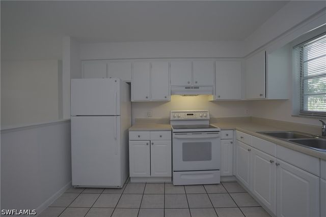 1193 S Alhambra CIR, Naples, FL 34103