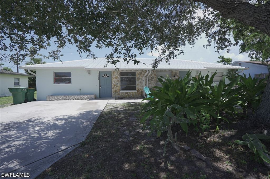 1193 S Alhambra CIR, Naples, FL 34103