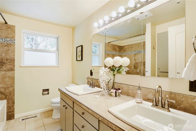 8451 NE 137th Street, Kirkland, WA 98034