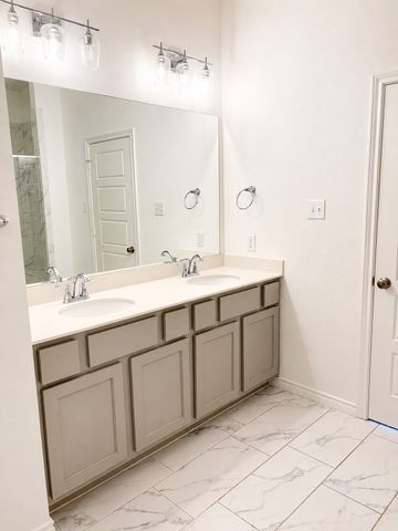 2825 Stanley Avenue, Fort Worth, TX 76110