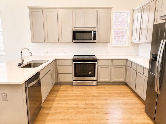 2825 Stanley Avenue, Fort Worth, TX 76110