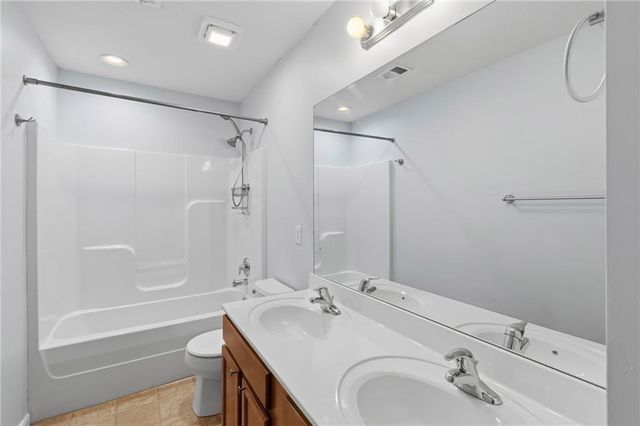 8154 N Oakley Avenue, Kansas City, MO 64119