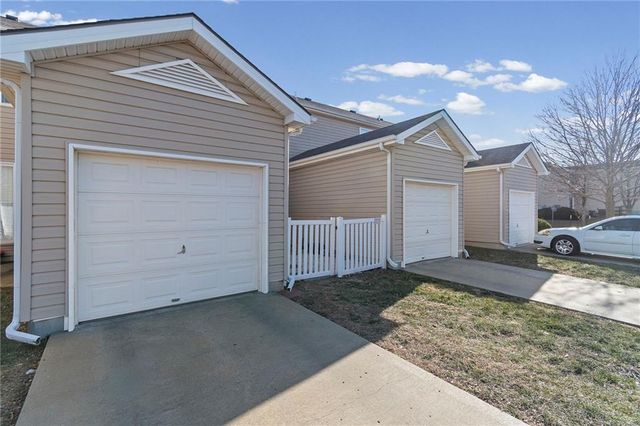 8154 N Oakley Avenue, Kansas City, MO 64119