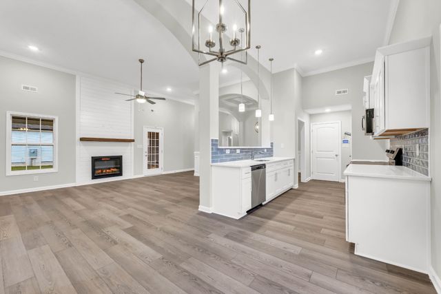 2700 Brewster Dr, Clarksville, TN 37042