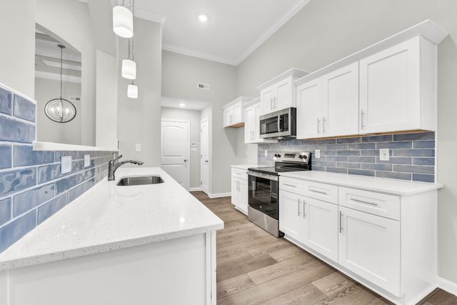 2700 Brewster Dr, Clarksville, TN 37042