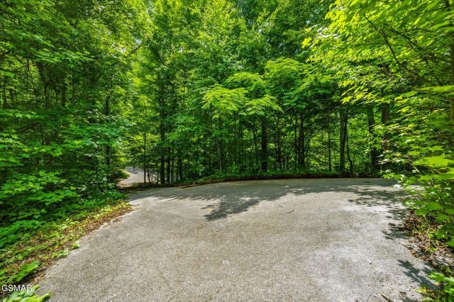 2405 Deep Spring Lane, Sevierville, TN 37862