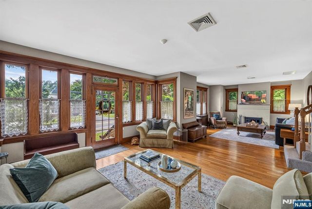 580 Wyckoff Avenue, Mahwah, NJ 07430