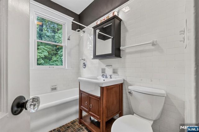 580 Wyckoff Avenue, Mahwah, NJ 07430