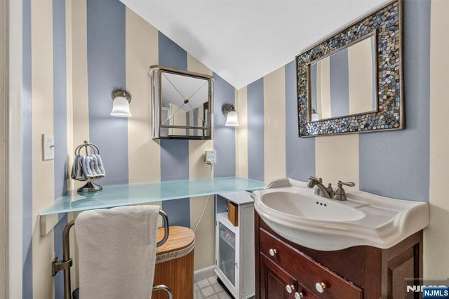 580 Wyckoff Avenue, Mahwah, NJ 07430
