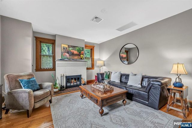 580 Wyckoff Avenue, Mahwah, NJ 07430