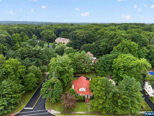 580 Wyckoff Avenue, Mahwah, NJ 07430