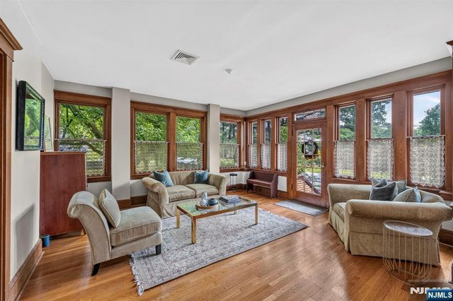 580 Wyckoff Avenue, Mahwah, NJ 07430