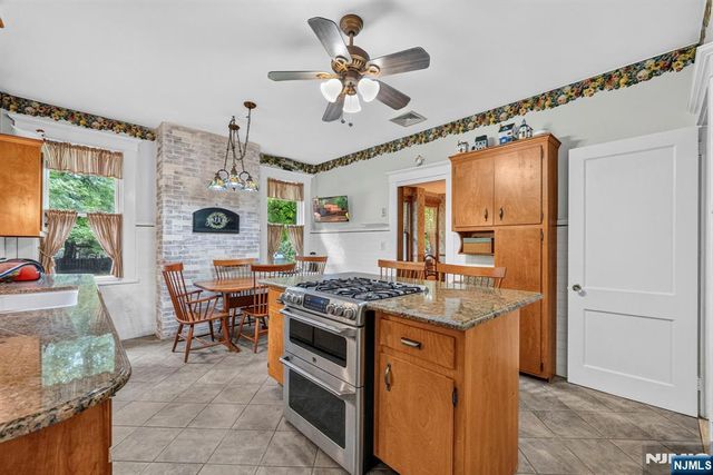 580 Wyckoff Avenue, Mahwah, NJ 07430