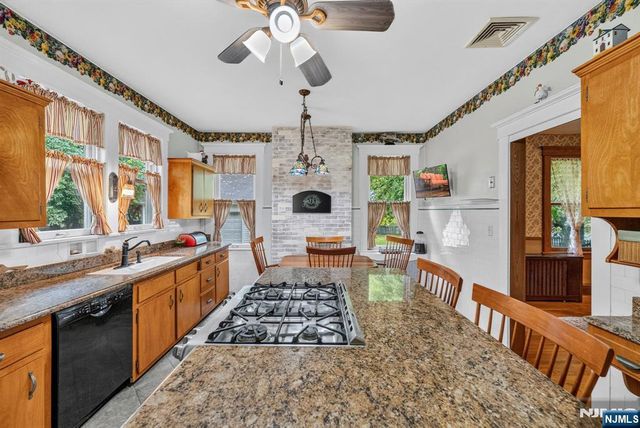 580 Wyckoff Avenue, Mahwah, NJ 07430