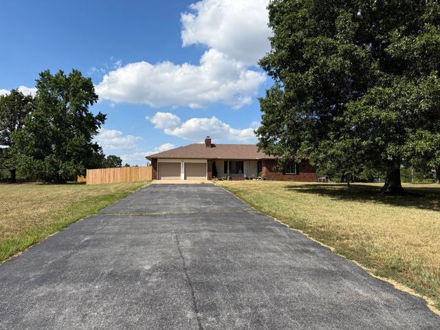 8954 Lawrence 2226, Monett, MO 65708