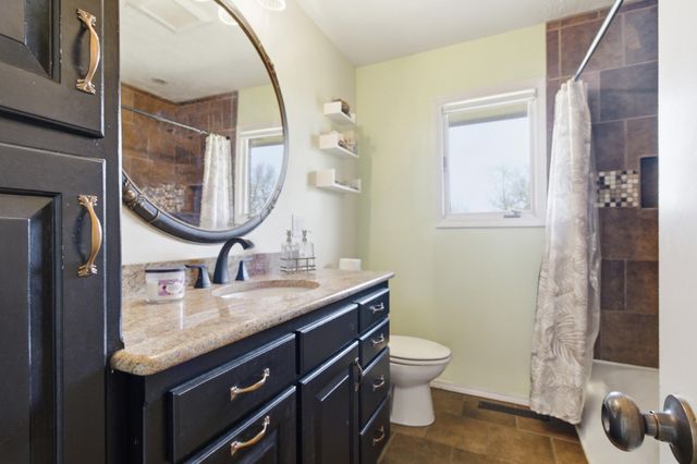 8954 Lawrence 2226, Monett, MO 65708