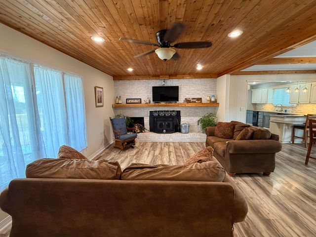 8954 Lawrence 2226, Monett, MO 65708