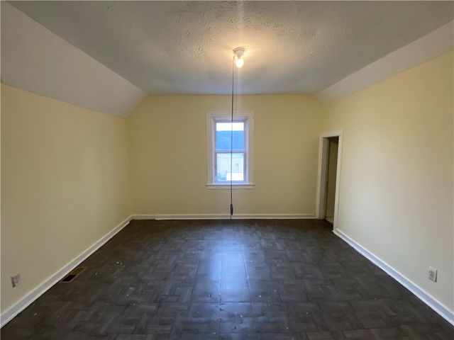 15 Oakman Street, Rochester, NY 14605