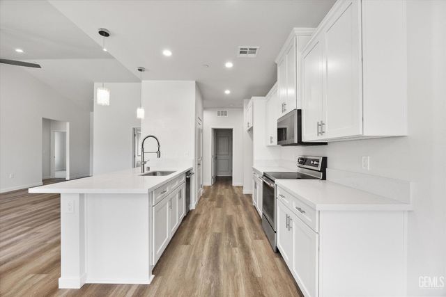 28241 Stallion Springs Drive, Tehachapi, CA 93561