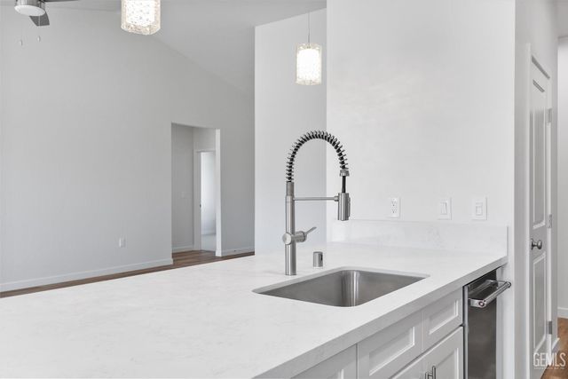 28241 Stallion Springs Drive, Tehachapi, CA 93561