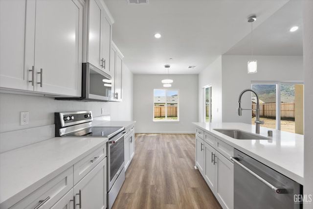 28241 Stallion Springs Drive, Tehachapi, CA 93561