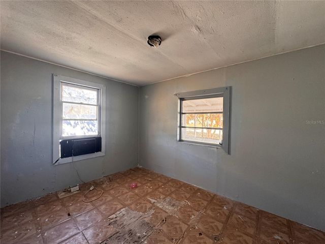 323 W 9TH STREET, Frostproof, FL 33843