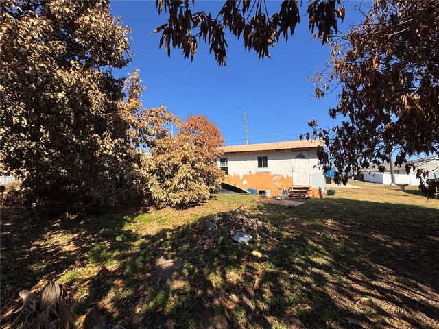 323 W 9TH STREET, Frostproof, FL 33843