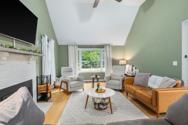 2 Chapman Way, Exeter, NH 03833