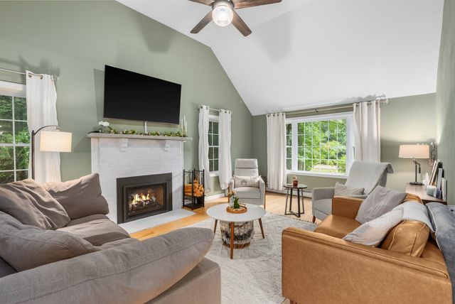 2 Chapman Way, Exeter, NH 03833