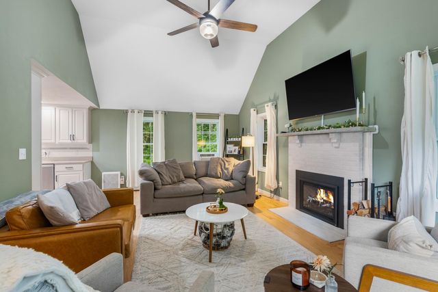 2 Chapman Way, Exeter, NH 03833