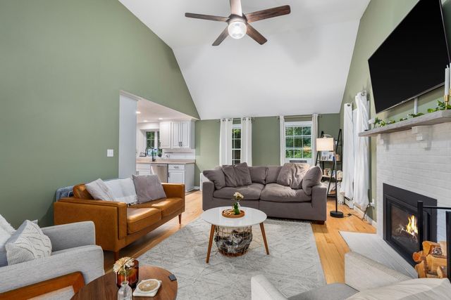 2 Chapman Way, Exeter, NH 03833