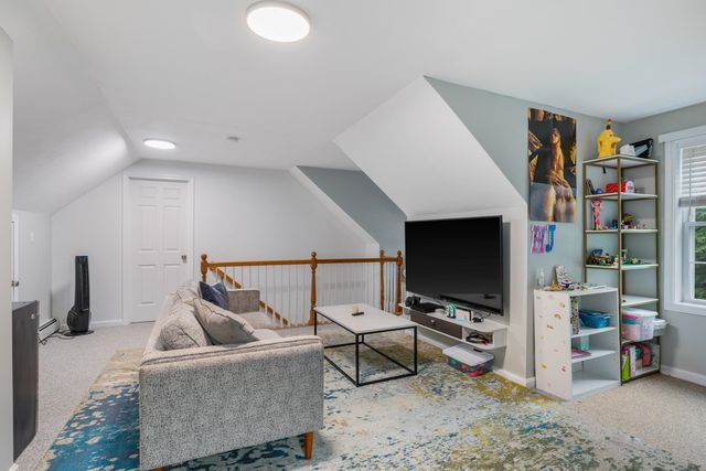 2 Chapman Way, Exeter, NH 03833