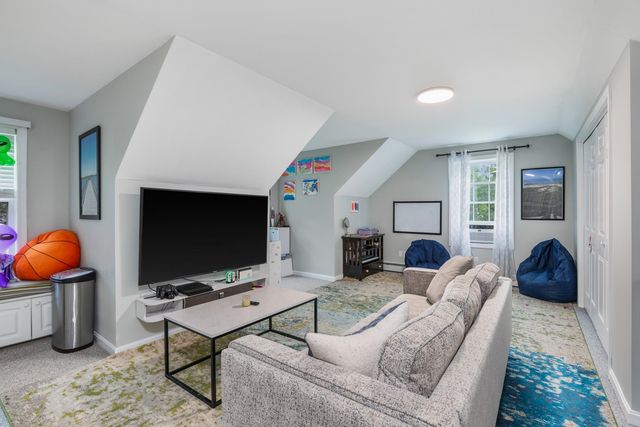 2 Chapman Way, Exeter, NH 03833
