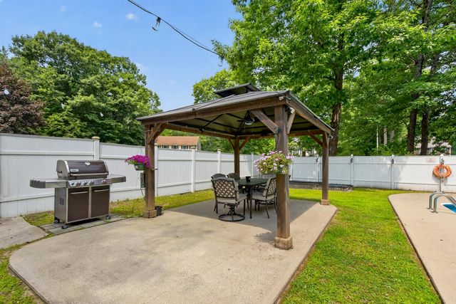 2 Chapman Way, Exeter, NH 03833