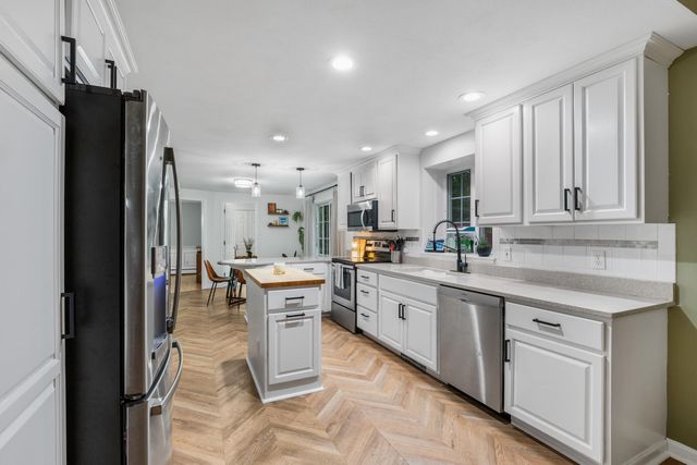 2 Chapman Way, Exeter, NH 03833