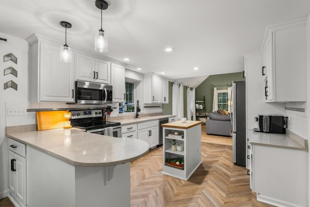 2 Chapman Way, Exeter, NH 03833