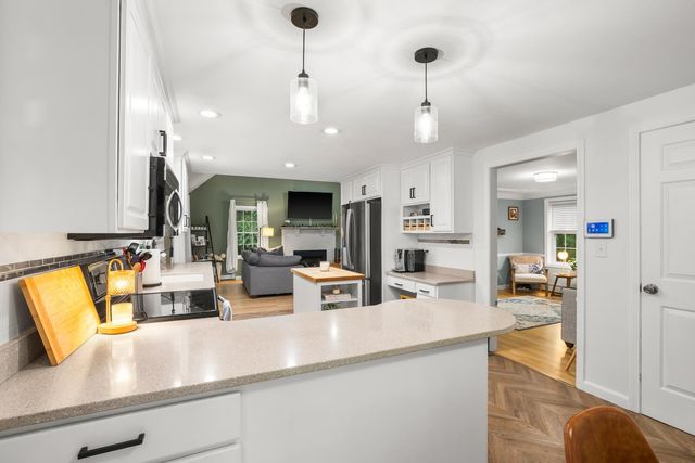 2 Chapman Way, Exeter, NH 03833