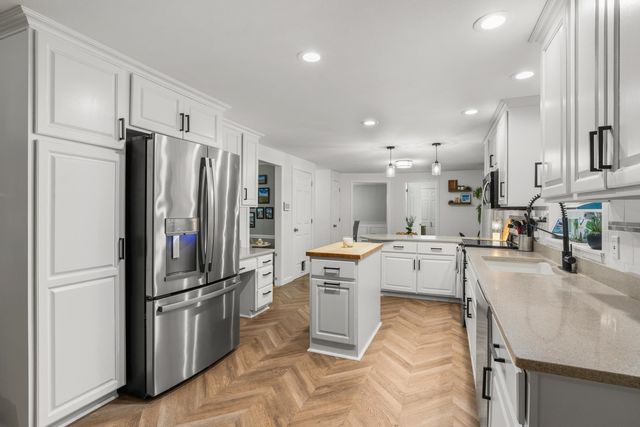 2 Chapman Way, Exeter, NH 03833