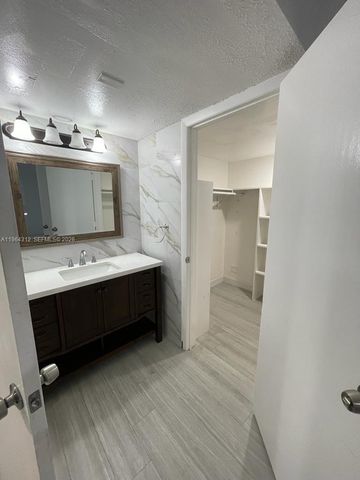 13701 Kendale Lakes Cir B-211, Miami, FL 33183