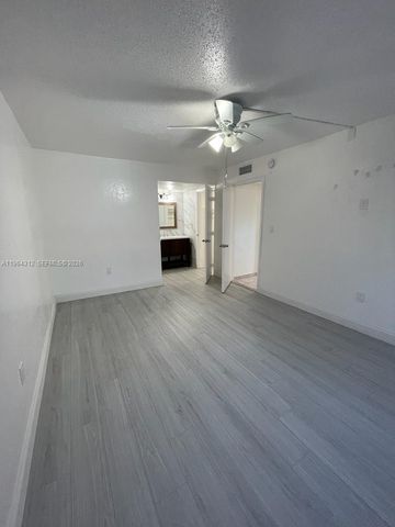 13701 Kendale Lakes Cir B-211, Miami, FL 33183