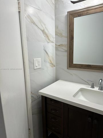 13701 Kendale Lakes Cir B-211, Miami, FL 33183